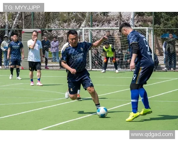 足球明星莅临贵州激情四溢球迷欢呼期待精彩对决